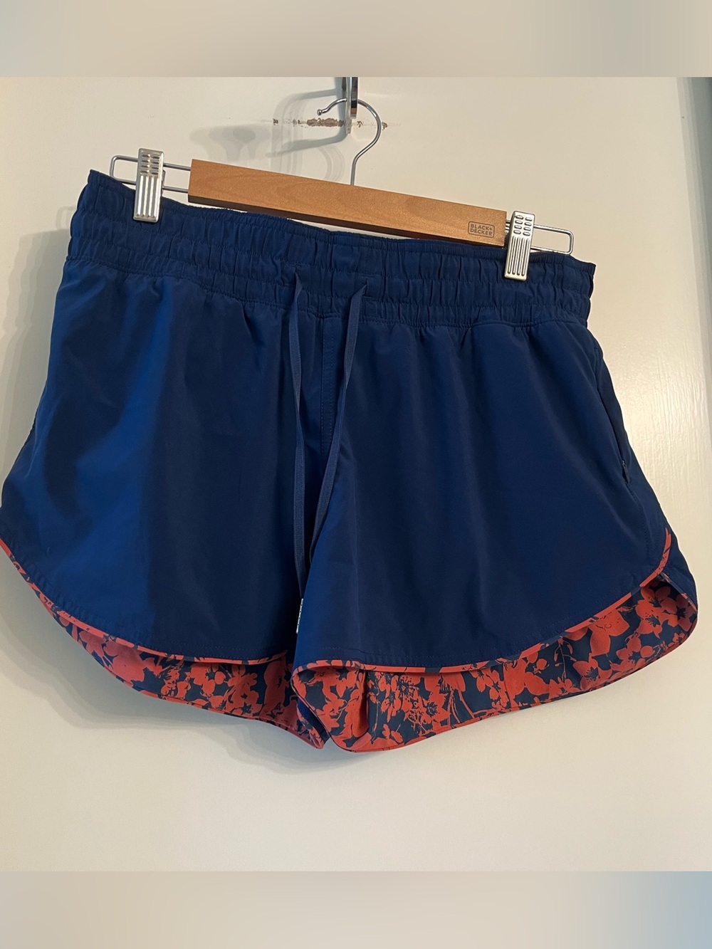 Lululemon Choose a Side Reversible Mid-Rise Short  in Onyx Blue and Orange